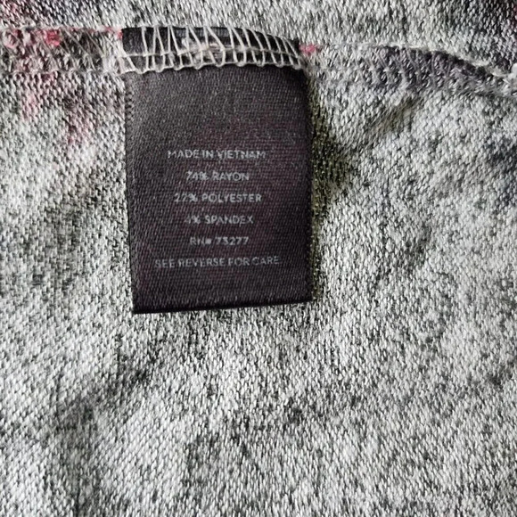 Simply Vera Vera Wang Top Size XL Gray Floral V-Neck Asymmetrical Long Sleeve - Picture 5 of 10